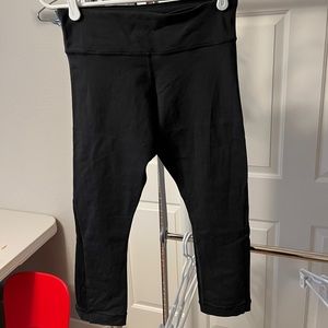 Lululemon capri. Size 6. Black. Specialty crop with mesh on the back of the legs